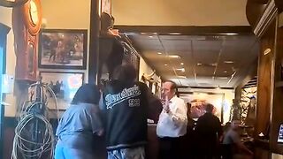 Dine and Dash thief forgot purse, worker made them PAY UP to get it back