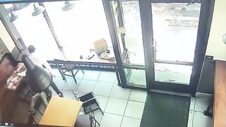 FAFO: Purple belt Taco Bell customer takes down thug
