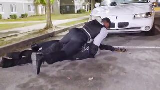 Cop takes down suspect in street fight