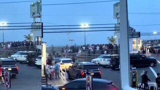 Wildwood boardwalk temporarily closed thanks to mass chaos