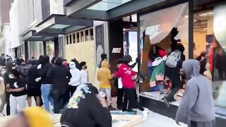 Nike store gets ROBBED