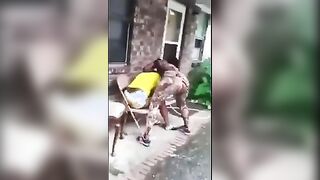 MAMA STOP! Scumbag Mom beats Daughter in public